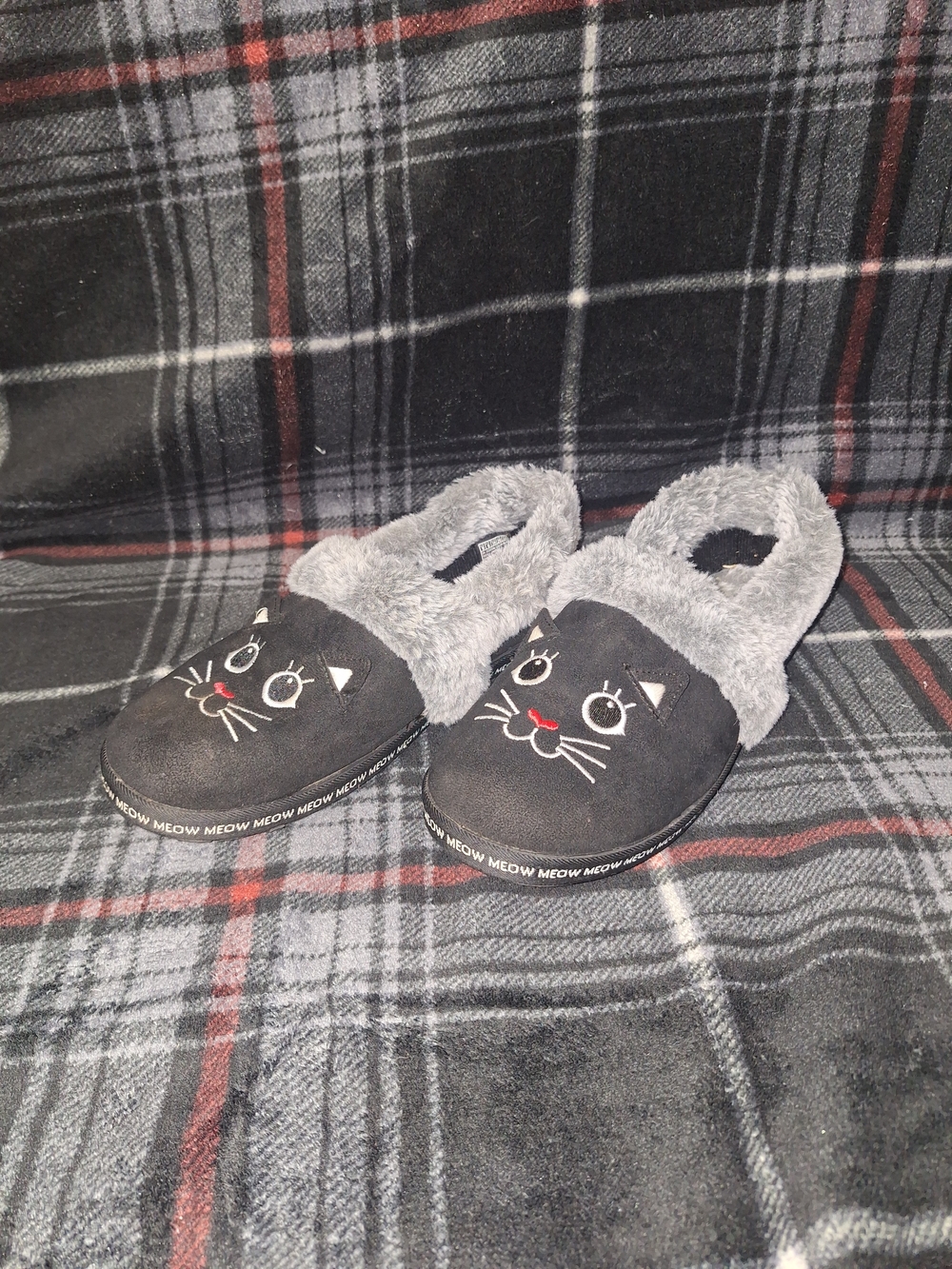 BOBS Skechers Womens Black Cat Plush Slippers with Gray Lining
